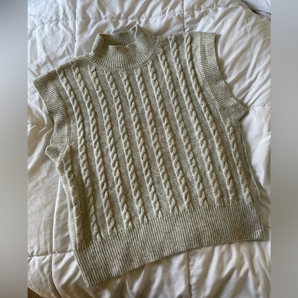 cupcakes & cashmere Cable Knit Turtleneck Sweater - Grey